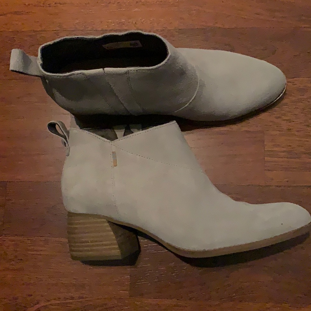 Toms Leilani suede bootie